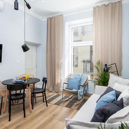 Barbacan Suites - Old Town Apartments - By Upstairs คราคูฟ ภายนอก รูปภาพ