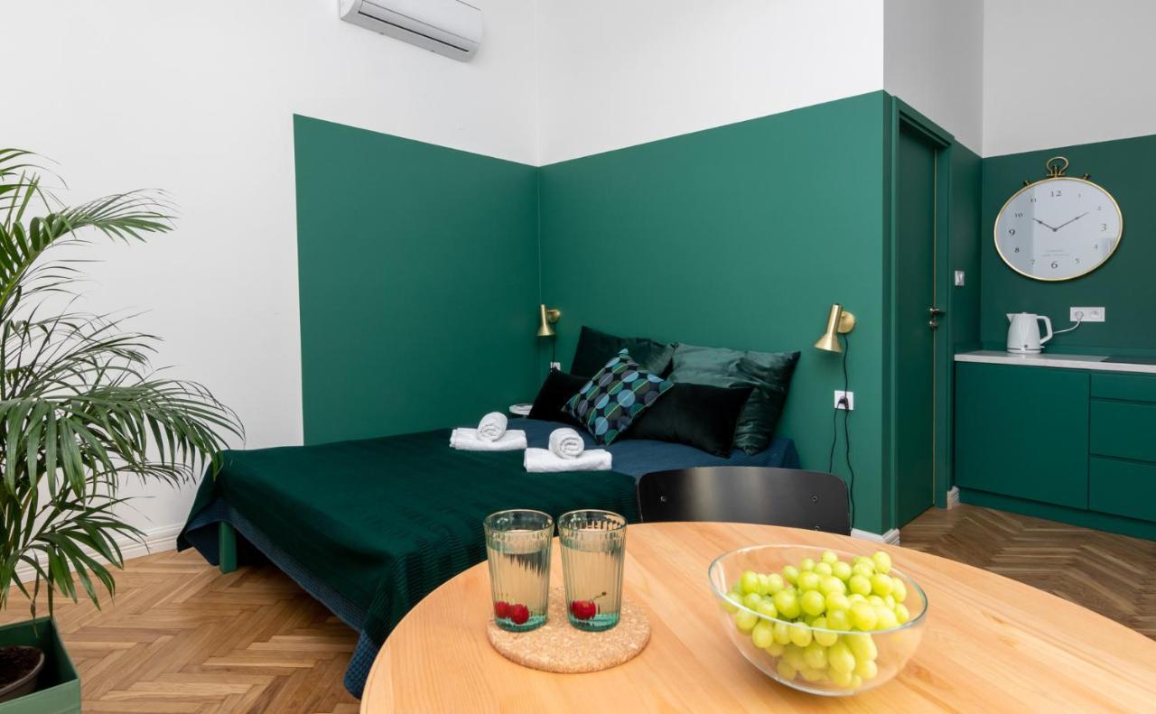 Barbacan Suites - Old Town Apartments - By Upstairs คราคูฟ ภายนอก รูปภาพ