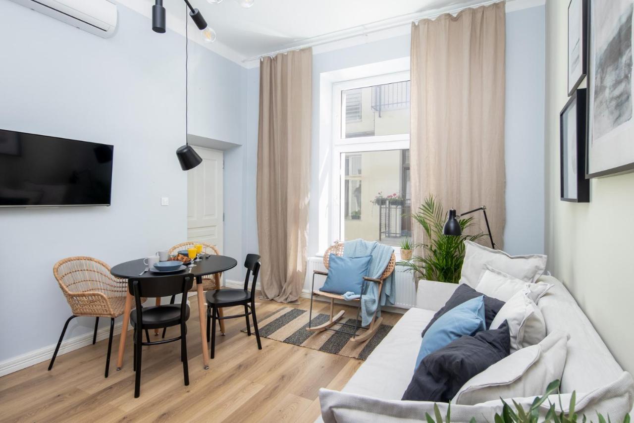 Barbacan Suites - Old Town Apartments - By Upstairs คราคูฟ ภายนอก รูปภาพ