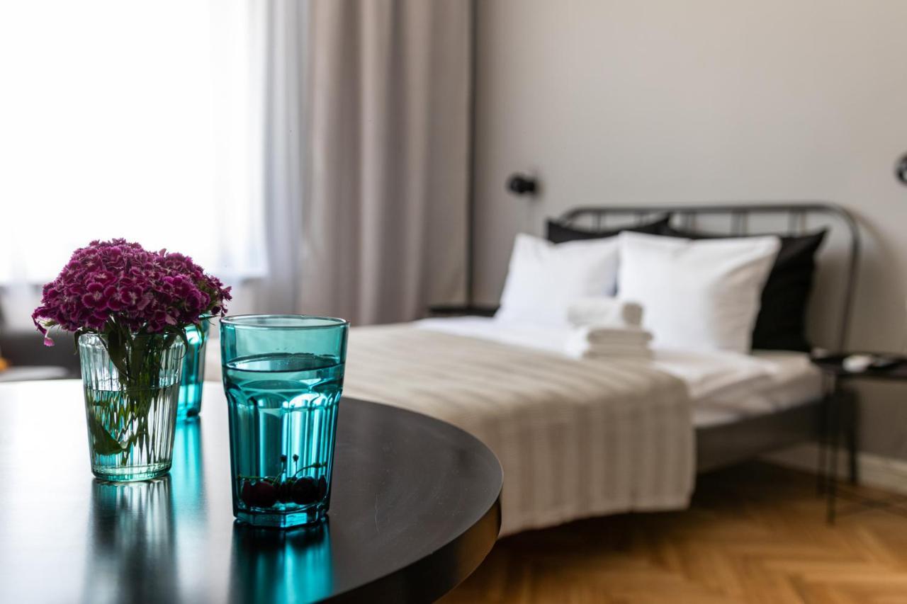 Barbacan Suites - Old Town Apartments - By Upstairs คราคูฟ ภายนอก รูปภาพ