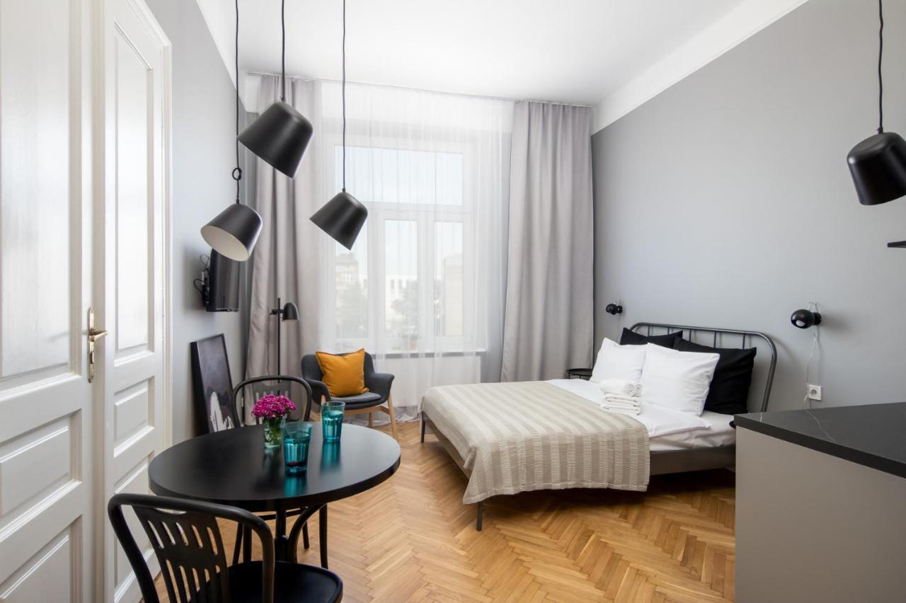 Barbacan Suites - Old Town Apartments - By Upstairs คราคูฟ ภายนอก รูปภาพ