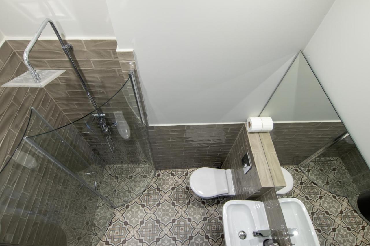 Barbacan Suites - Old Town Apartments - By Upstairs คราคูฟ ภายนอก รูปภาพ